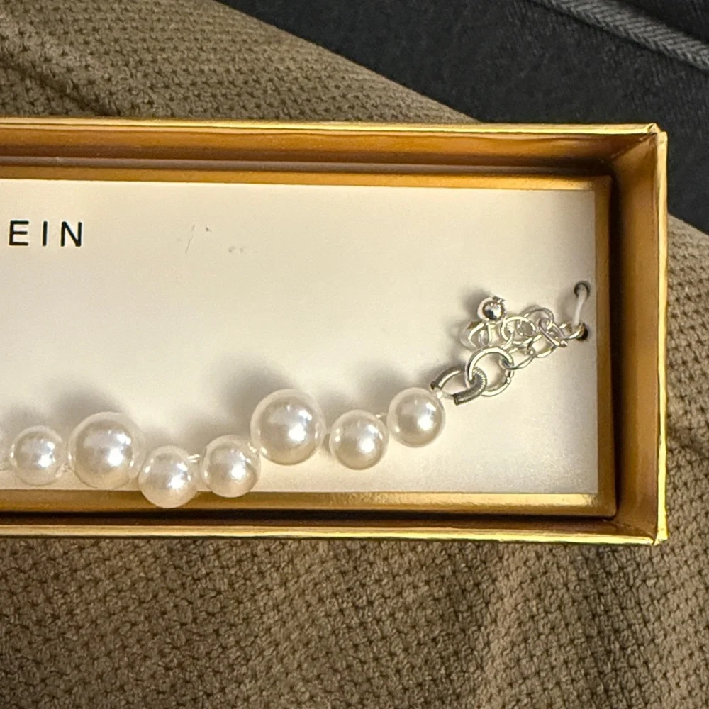 Anne Klein White Pearl Bracelet with Silver Clasp, Brand New in Gift Box, 8" - Picture 2 of 3